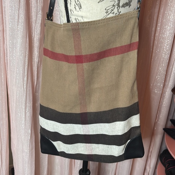 Burberry 💯 Authentic Slim tote in canvas with black leather! EUC - Picture 2 of 15